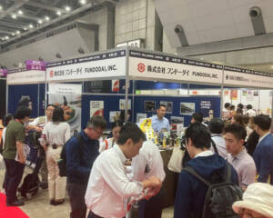 报告:第七届“日本食品”出口博览会，全国酱油工业协同组合联合会(全酱工联)展区内出展。缩略图
